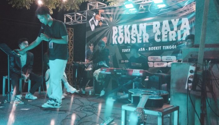 “Boekit Tinggi Membara! Konser Ceria Malam Ketupat Dipadati Pengunjung, Warda KDI Hipnotis Penonton”